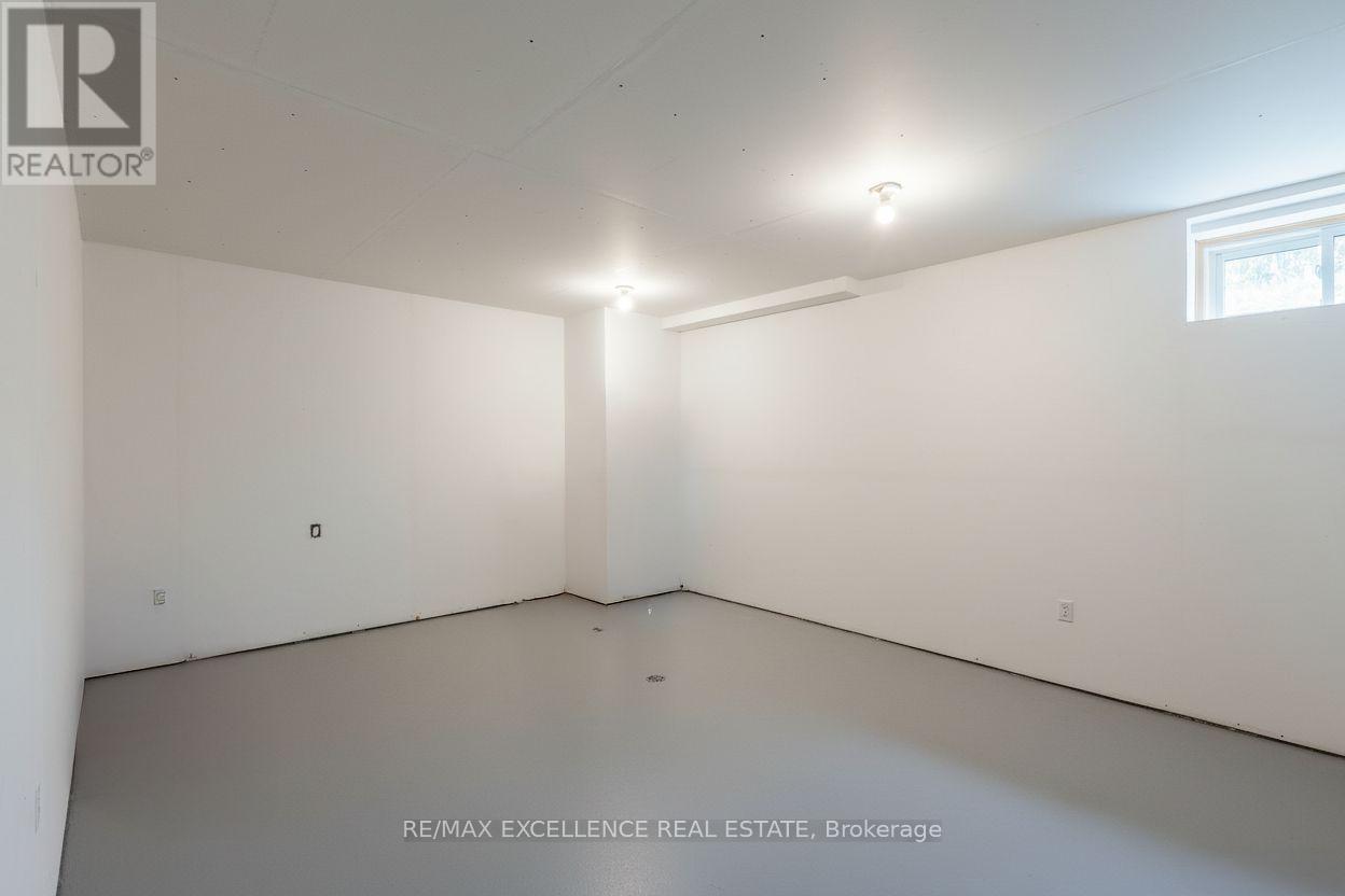 27 WADSWORTH DRIVE - 35