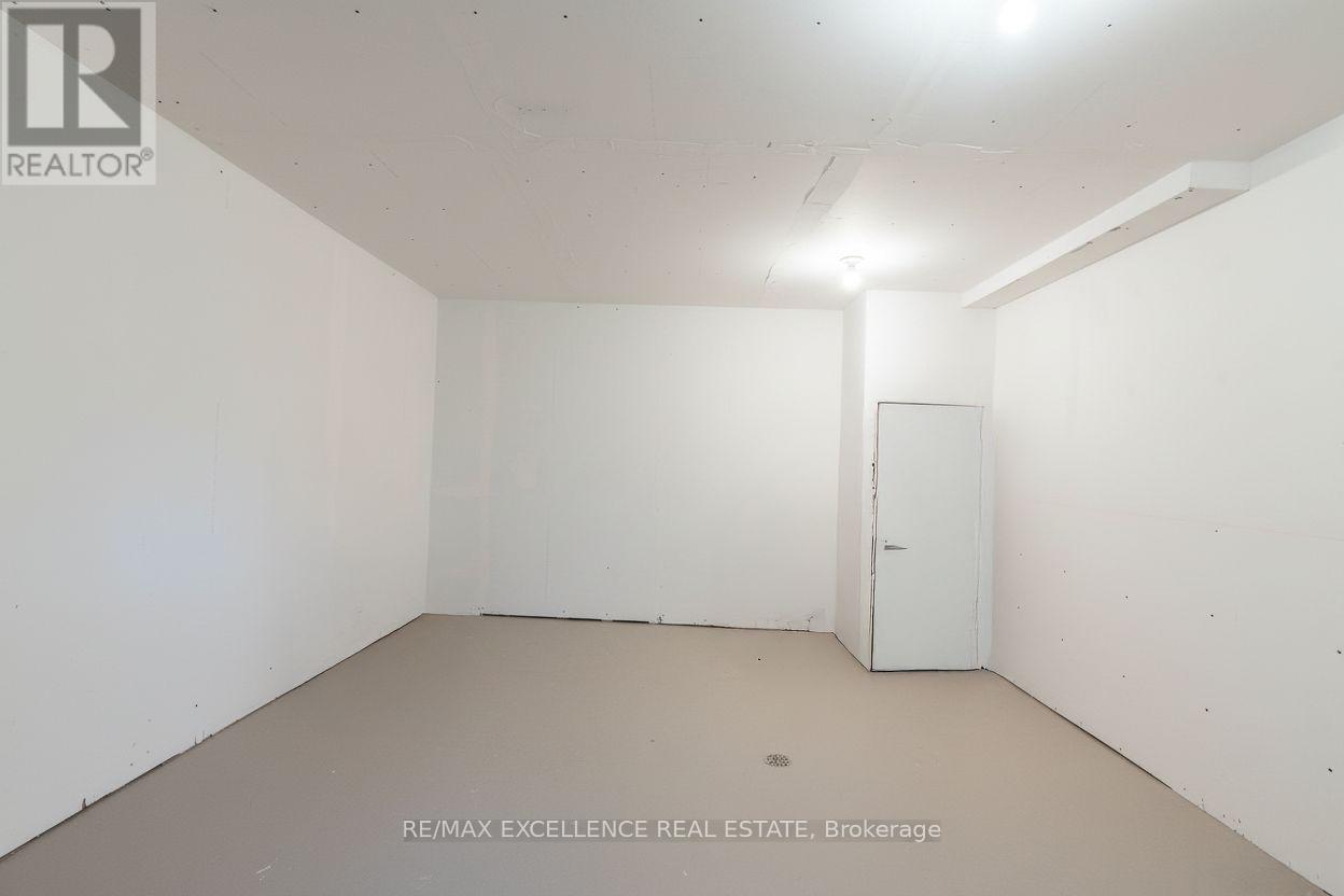 27 WADSWORTH DRIVE - 36