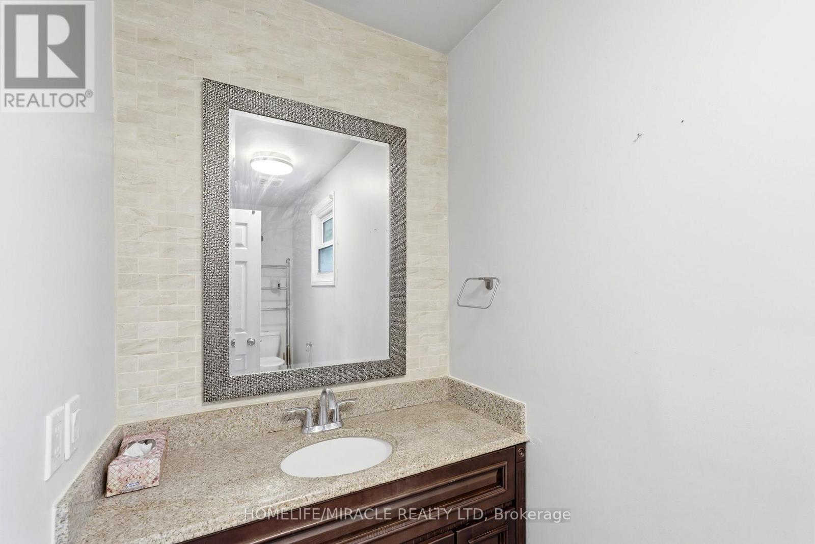 860 TRAFALGAR STREET - 21