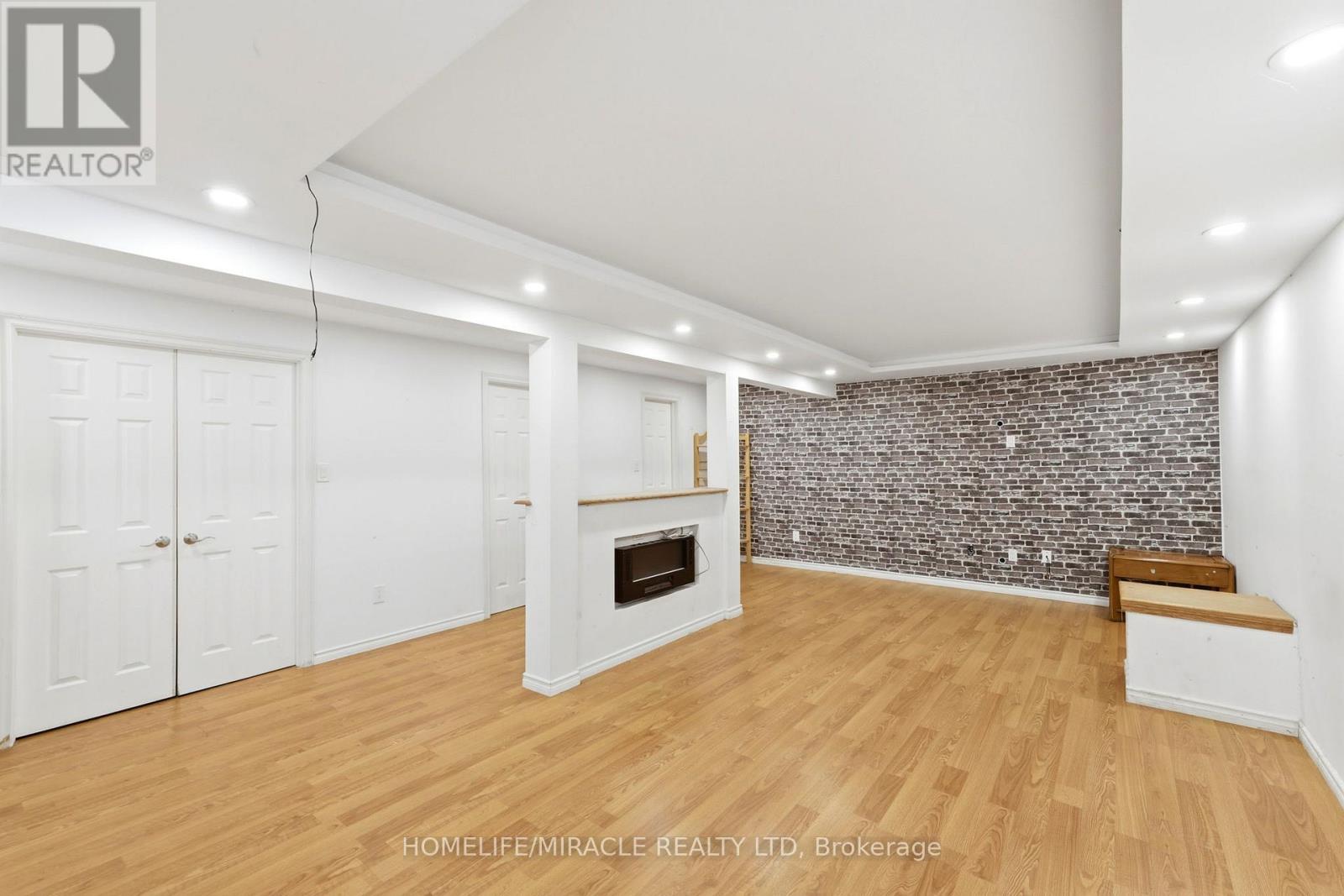 860 TRAFALGAR STREET - 31