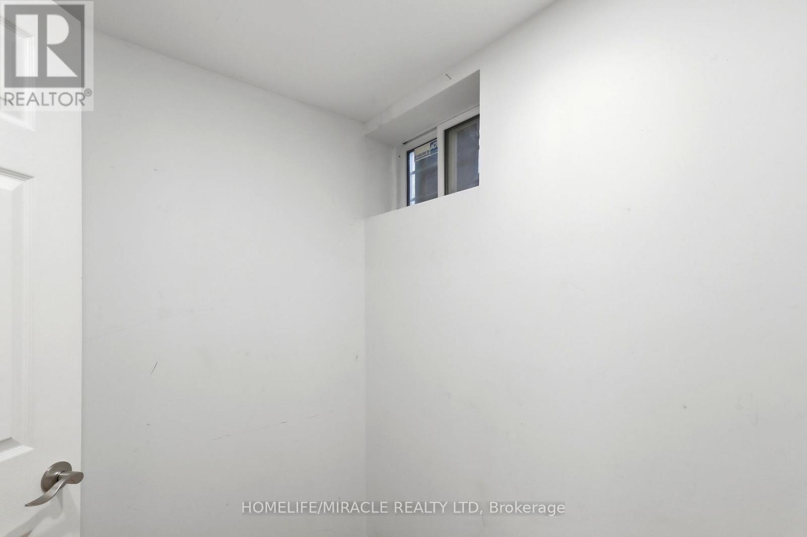 860 TRAFALGAR STREET - 36