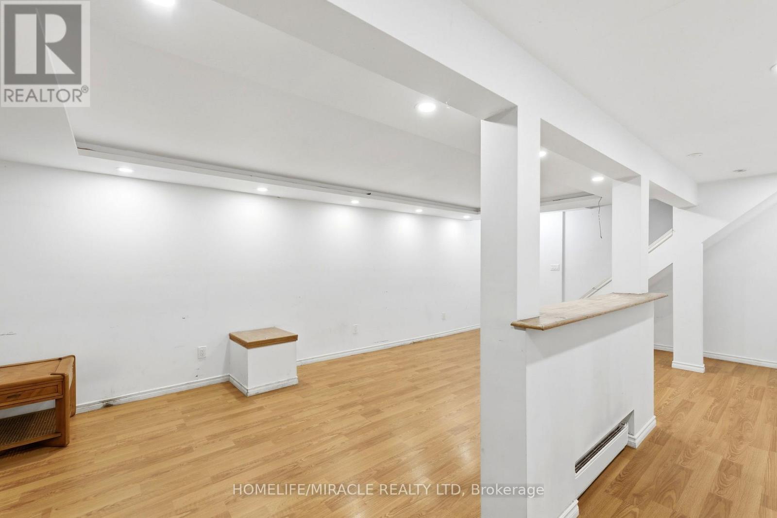 860 TRAFALGAR STREET - 33