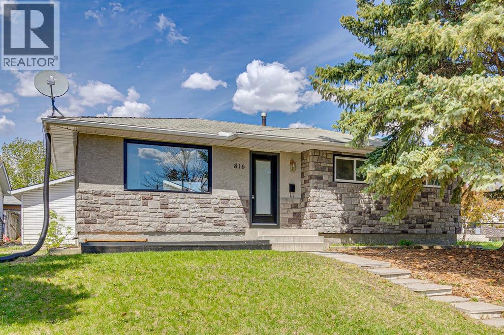 816 Avonlea Place SE - 2