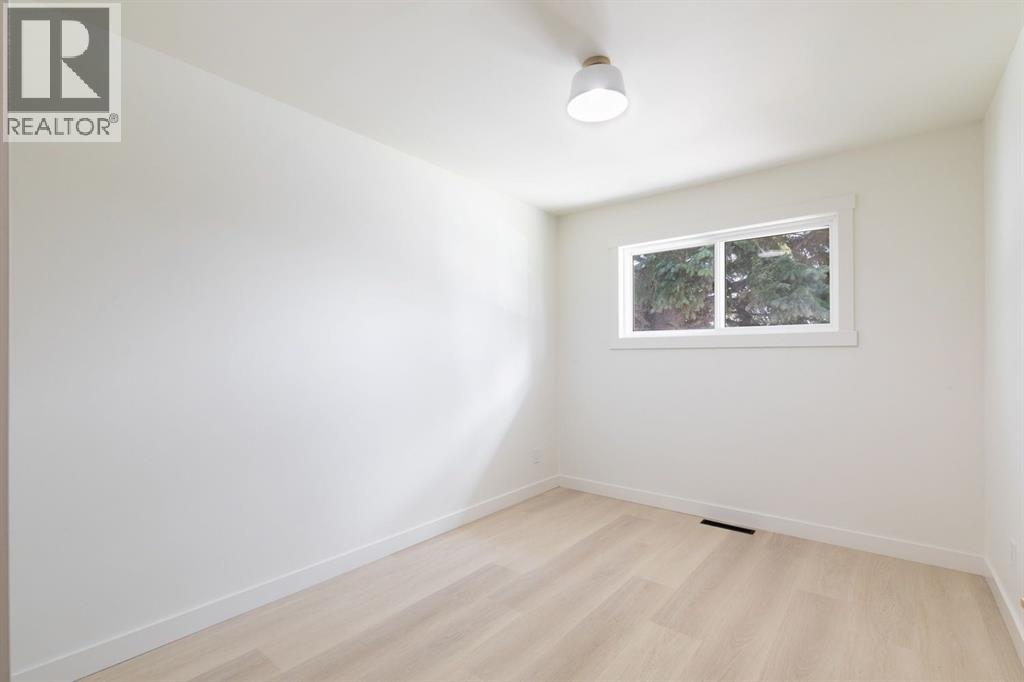 816 Avonlea Place SE - 11
