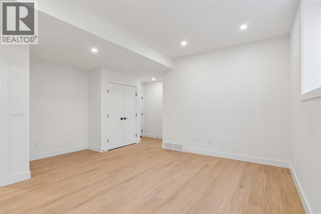 1025 32 Avenue NW — photo 40