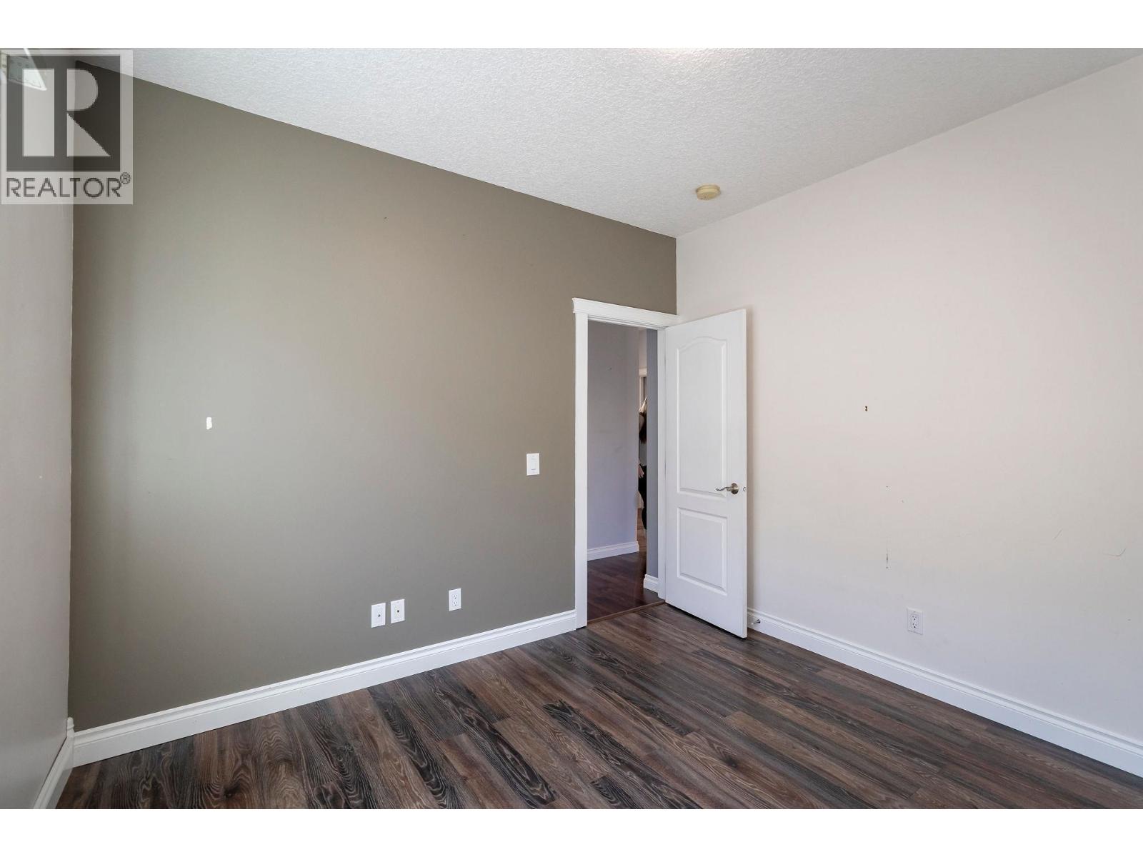 11007 88A STREET - 27