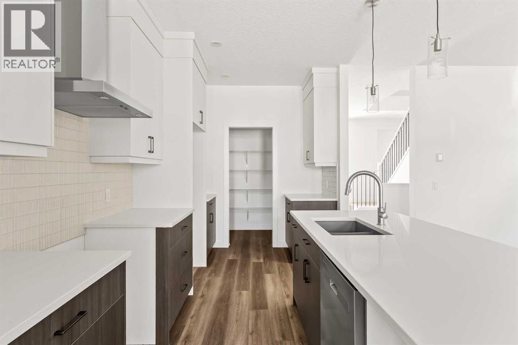 1133 Chinook Gate Bay SW - 12