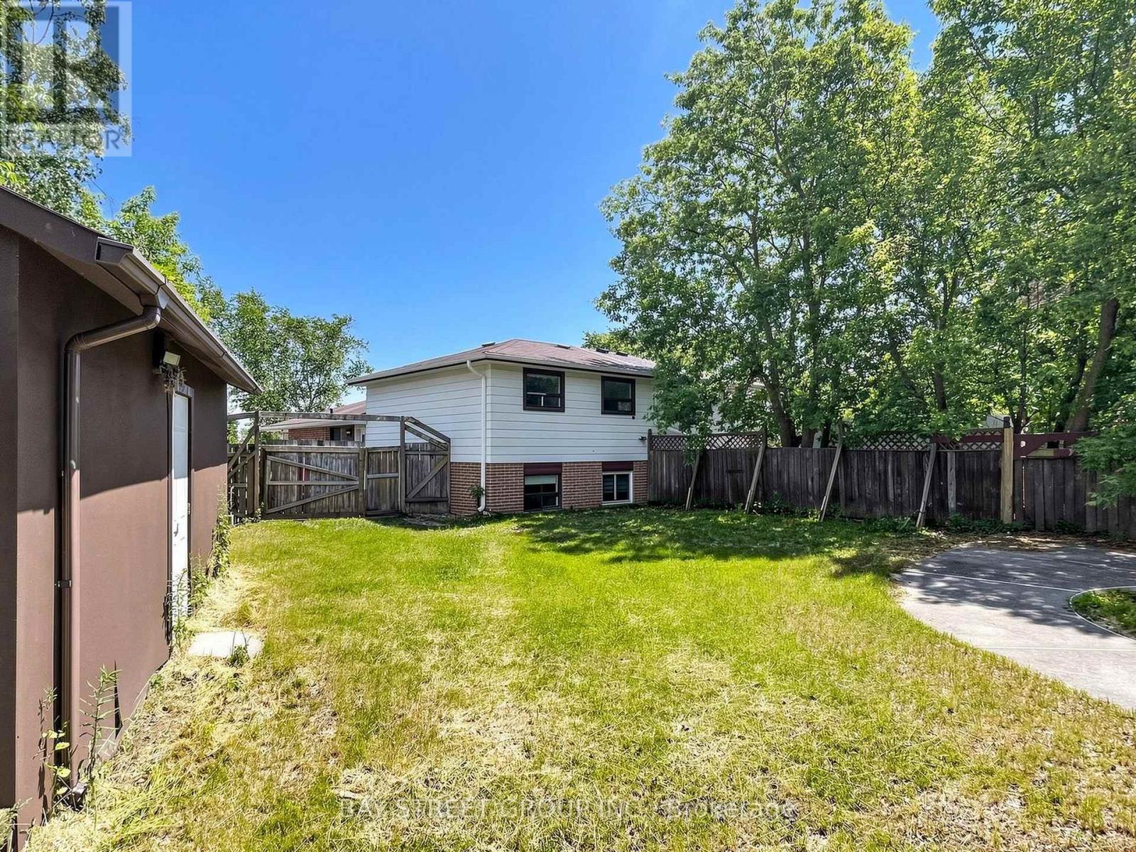 1108 VALLEY COURT - 32