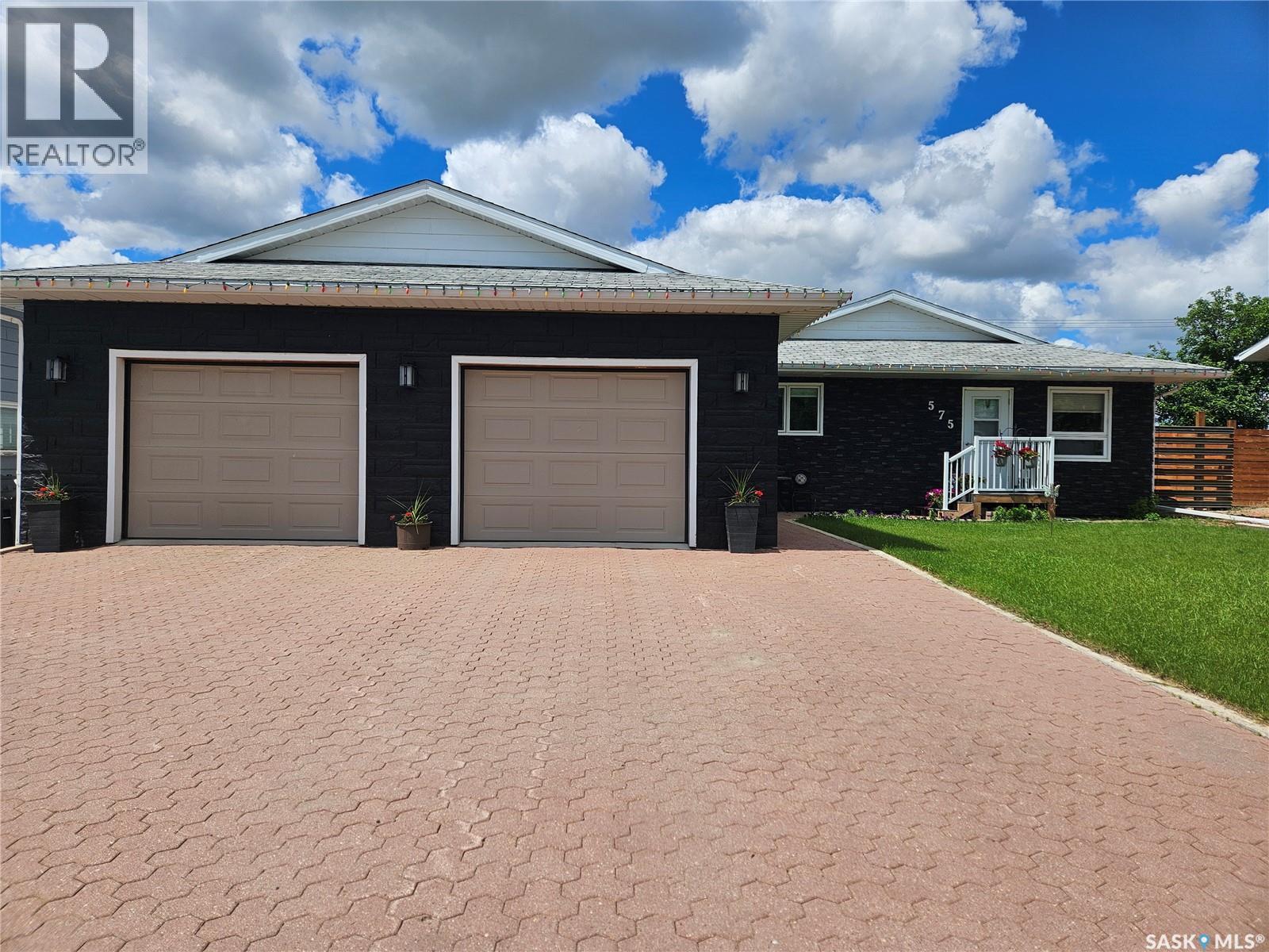 575 9th STREET W - photo 2