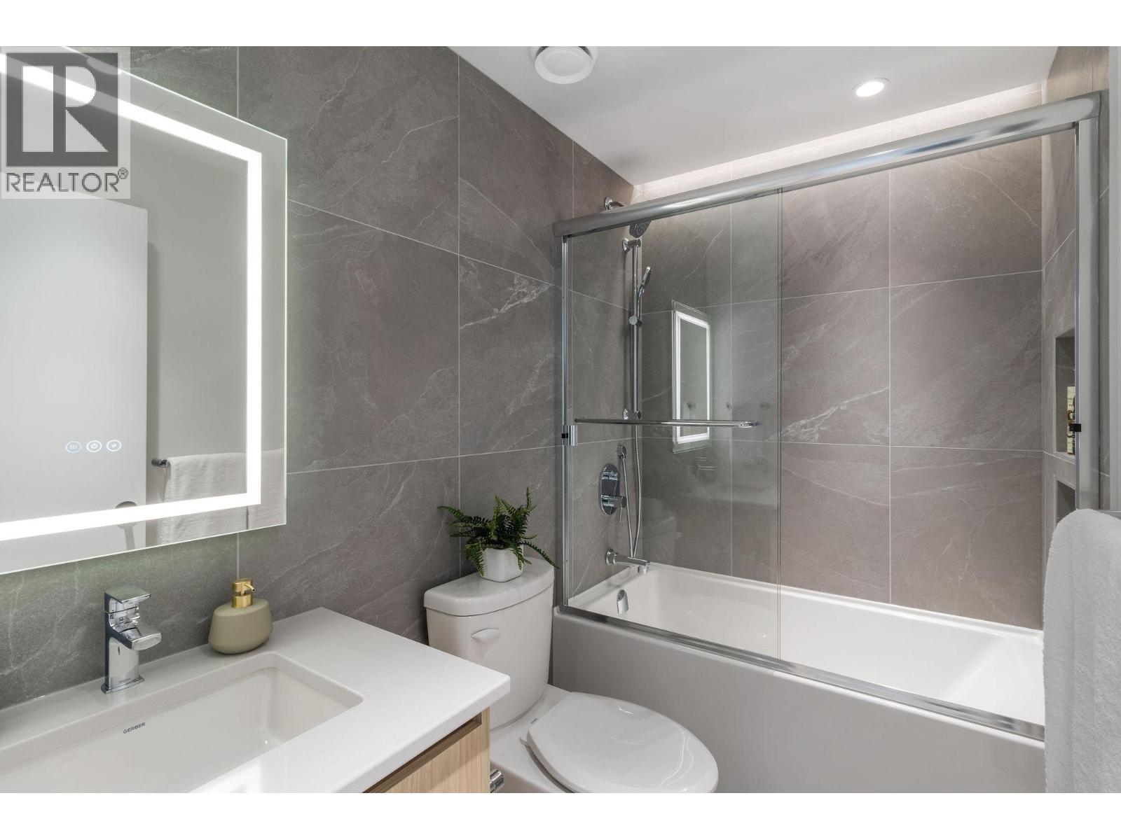 #203 3051 Abbott Street - 12
