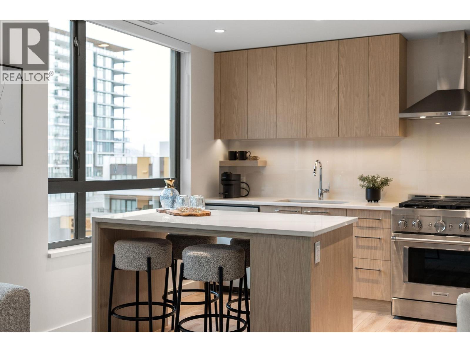 #203 3051 Abbott Street - 5