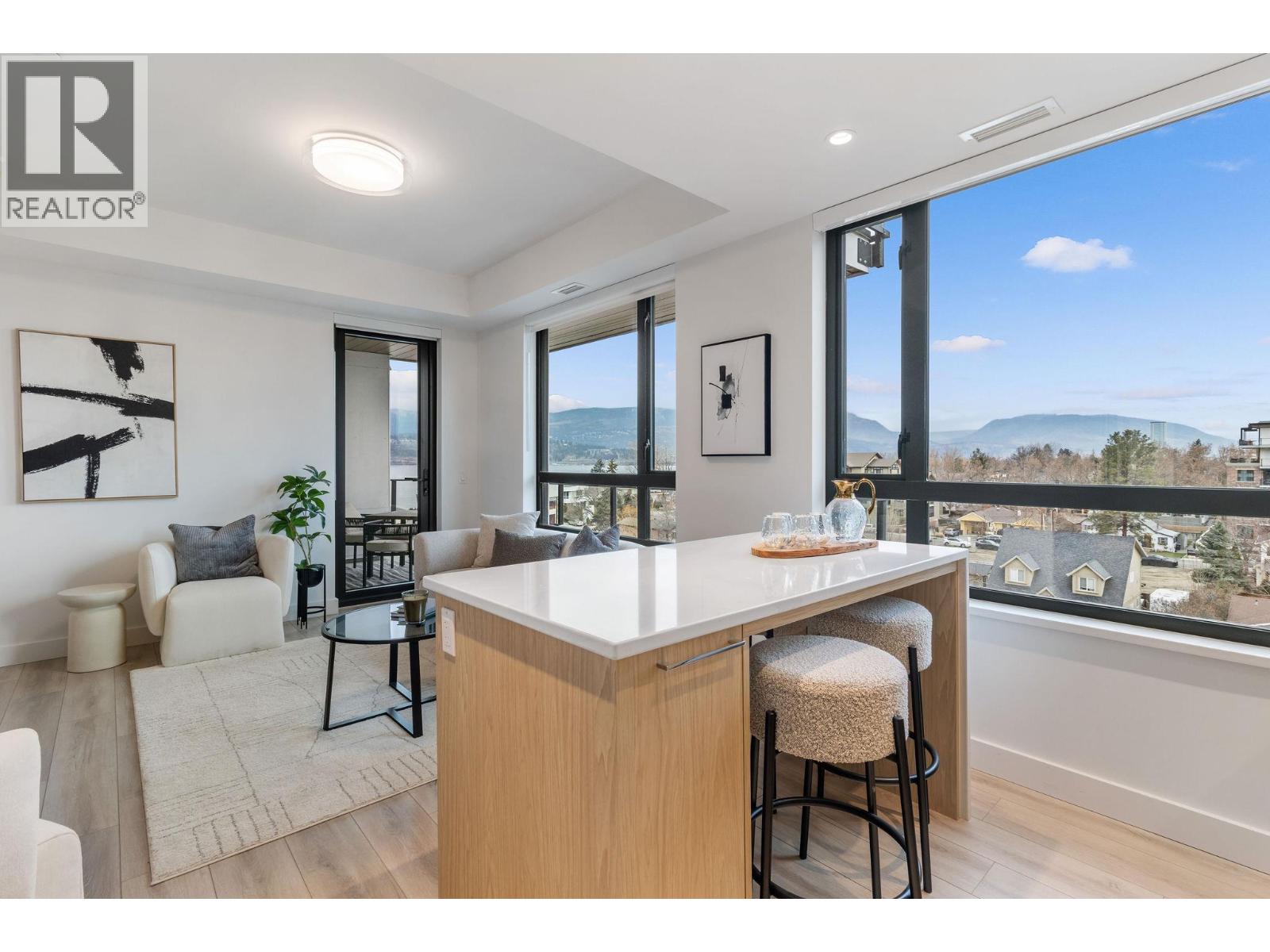 #203 3051 Abbott Street - 10