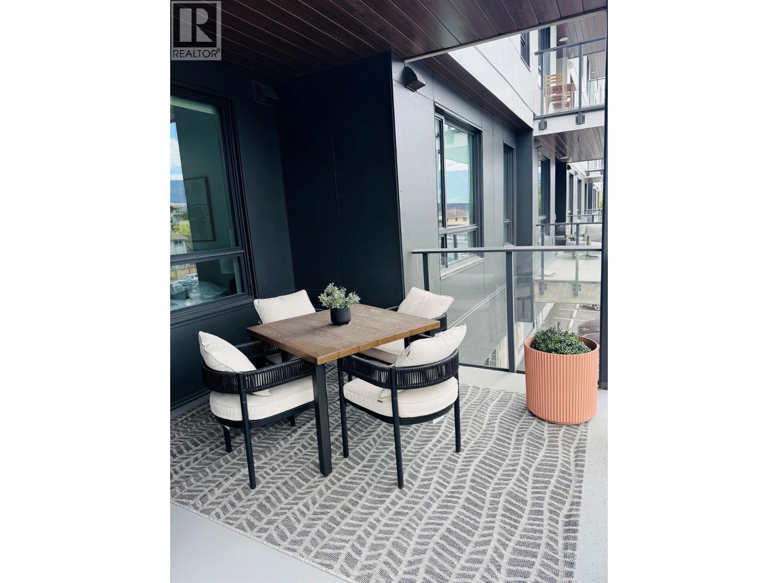 #203 3051 Abbott Street - 20