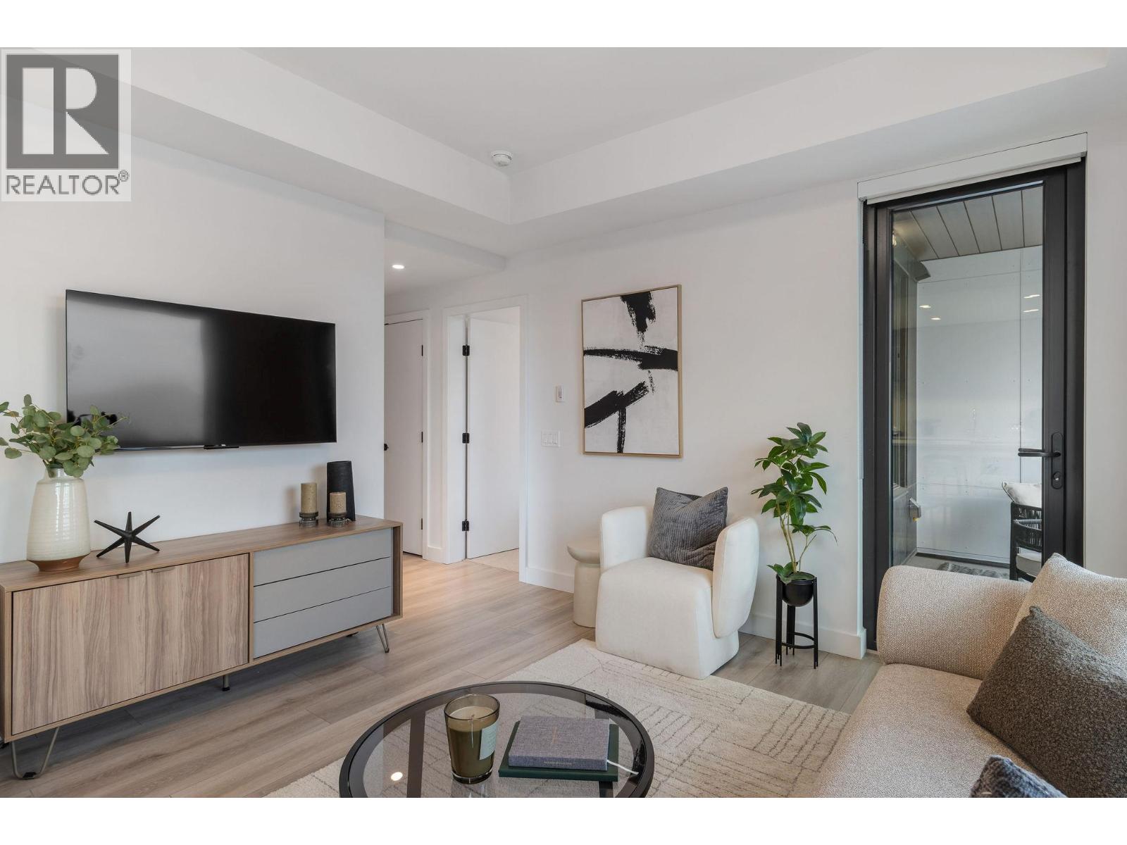 #203 3051 Abbott Street - 11