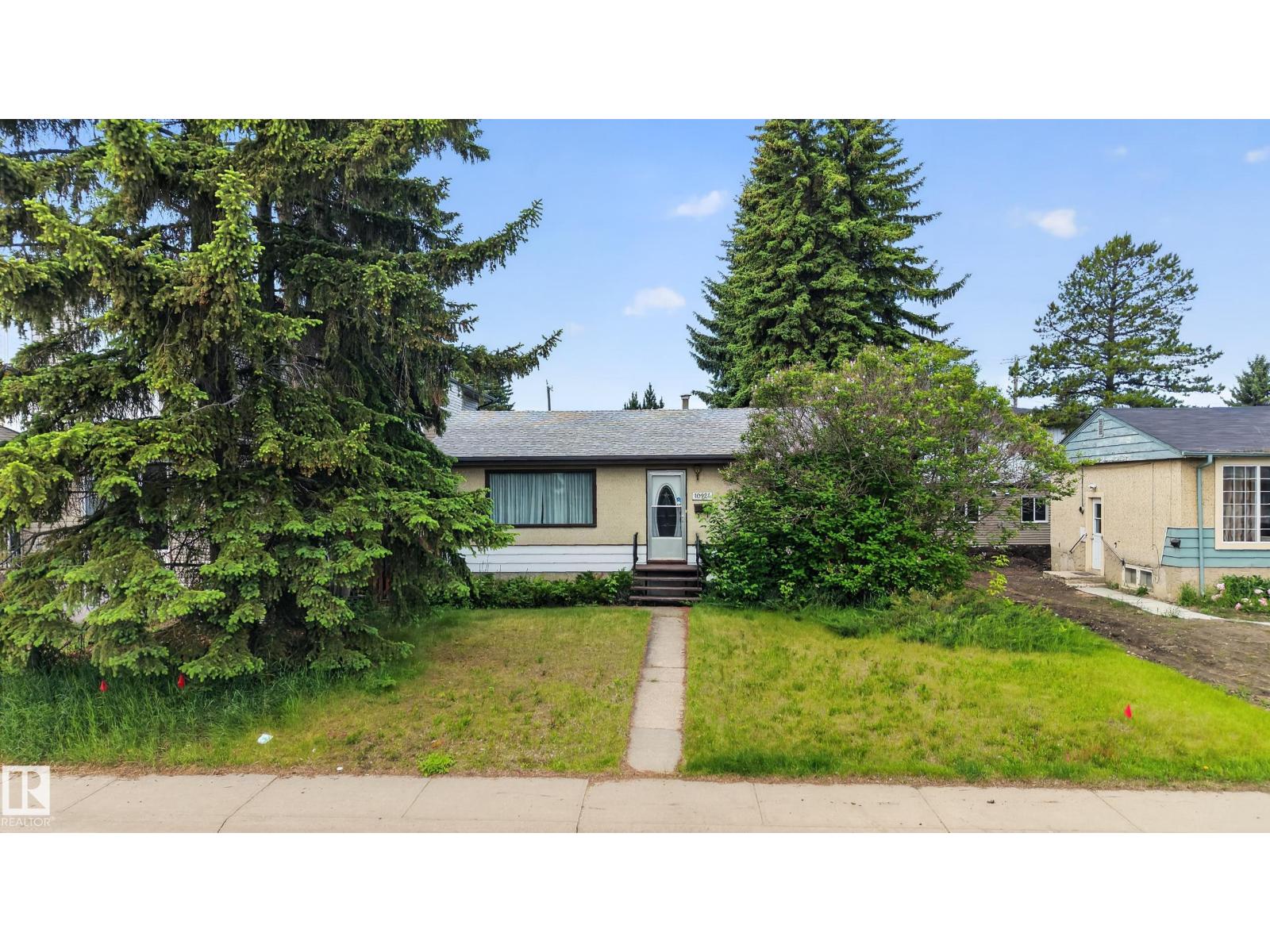 10924 154 ST NW - 1
