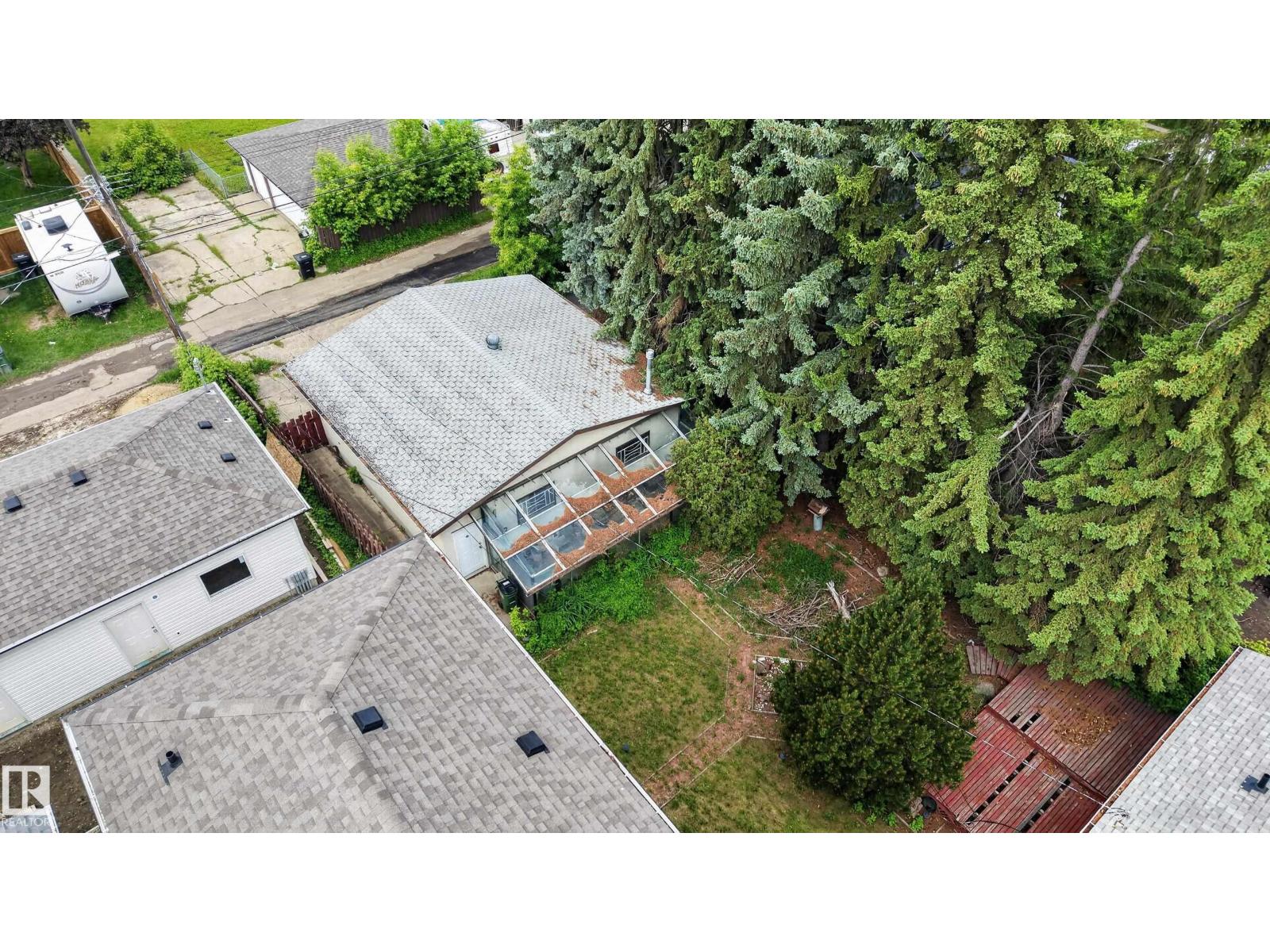 10924 154 ST NW - 10