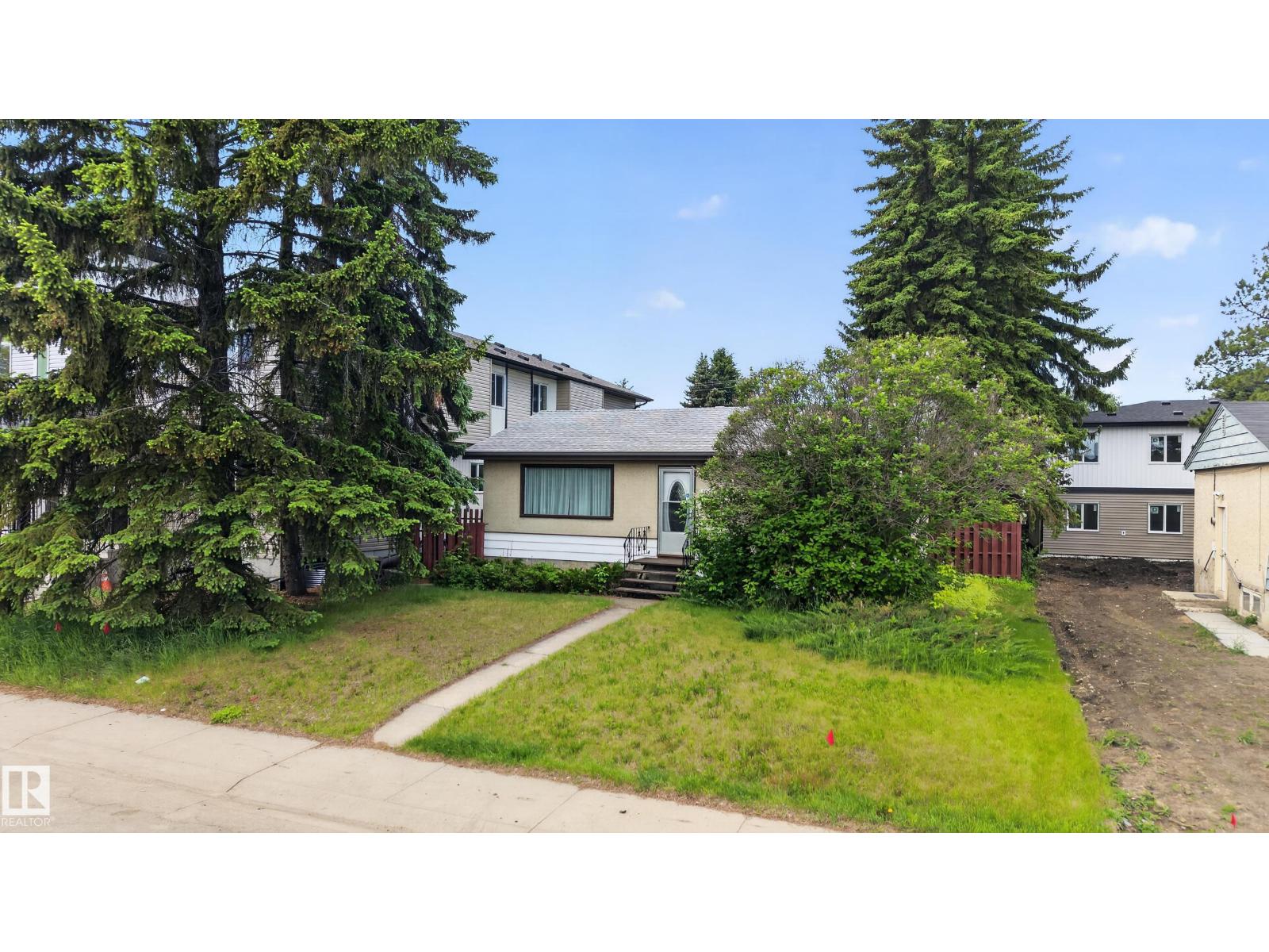 10924 154 ST NW - 2