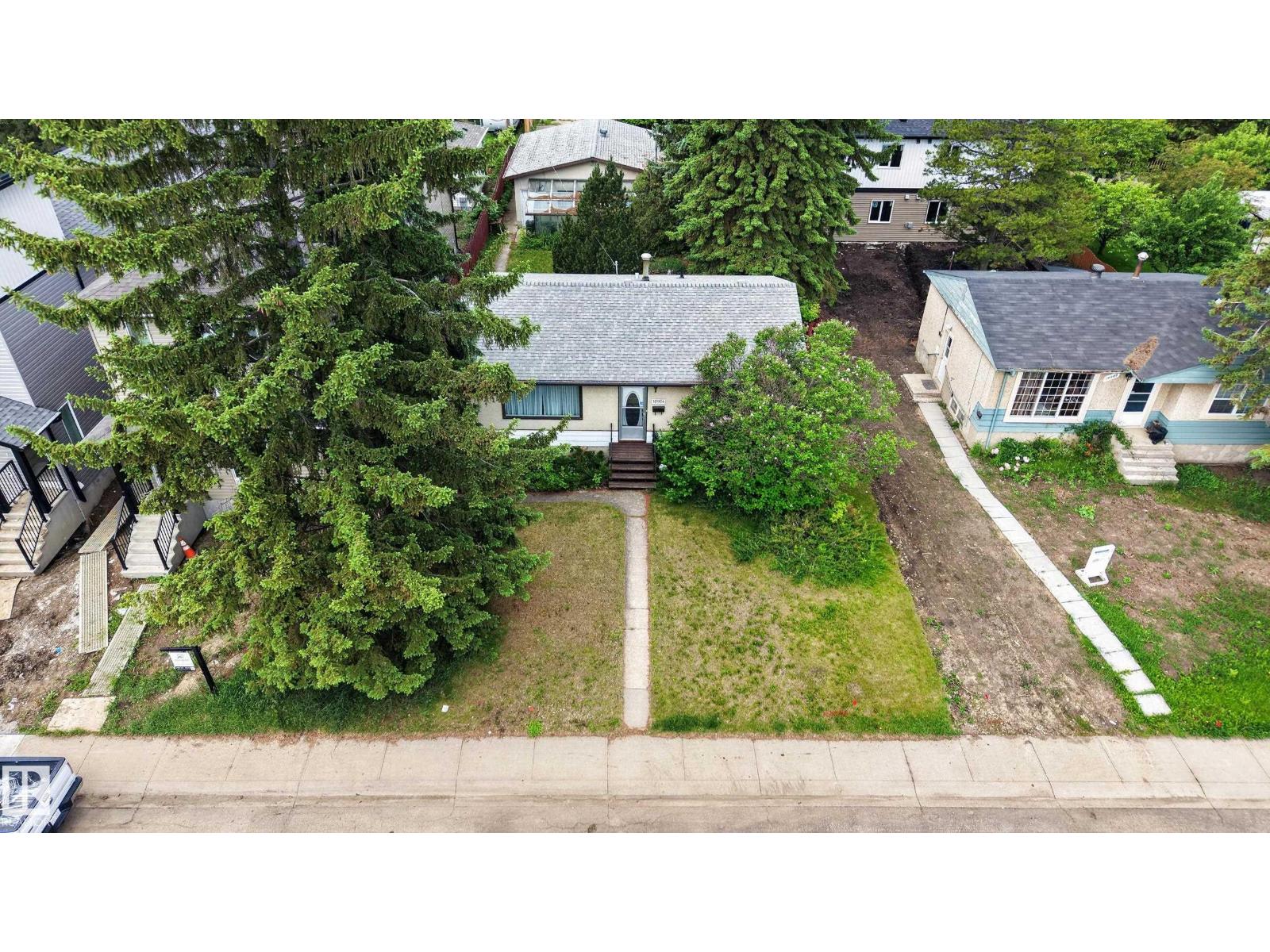10924 154 ST NW - 3