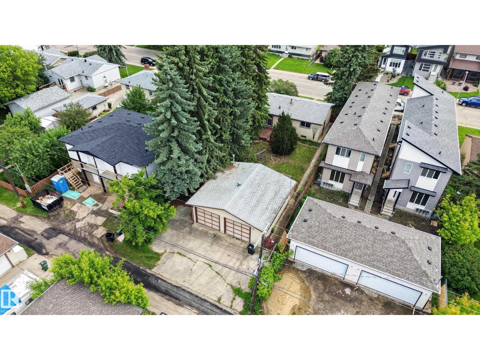 10924 154 ST NW - 8