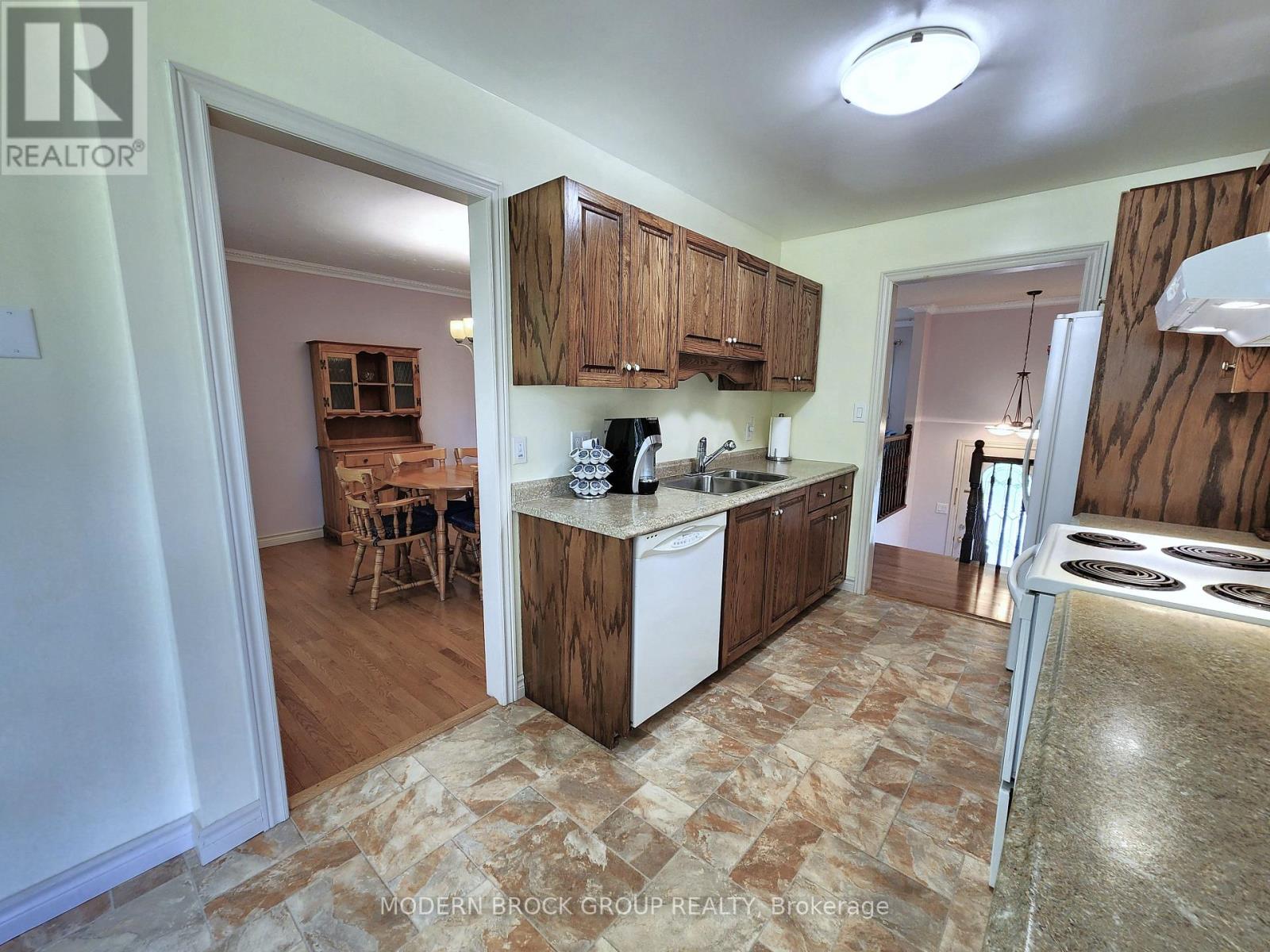 382 PEARL STREET W - 13
