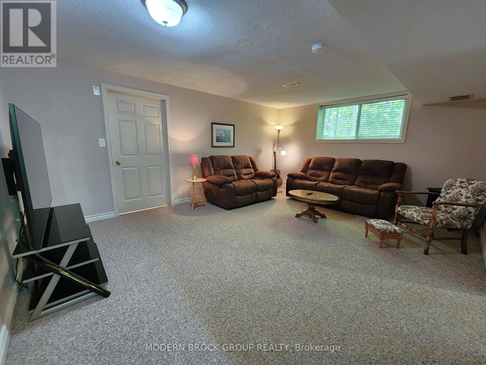 382 PEARL STREET W - 38