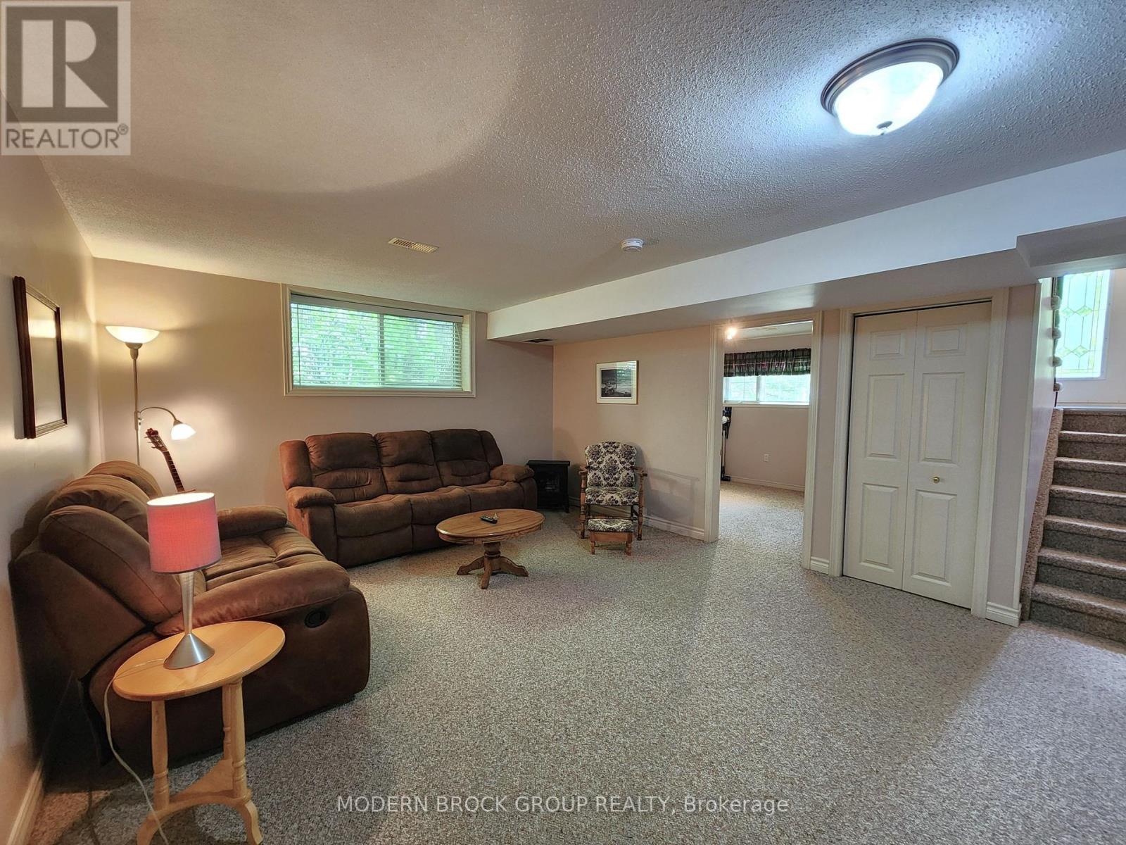 382 PEARL STREET W - 39