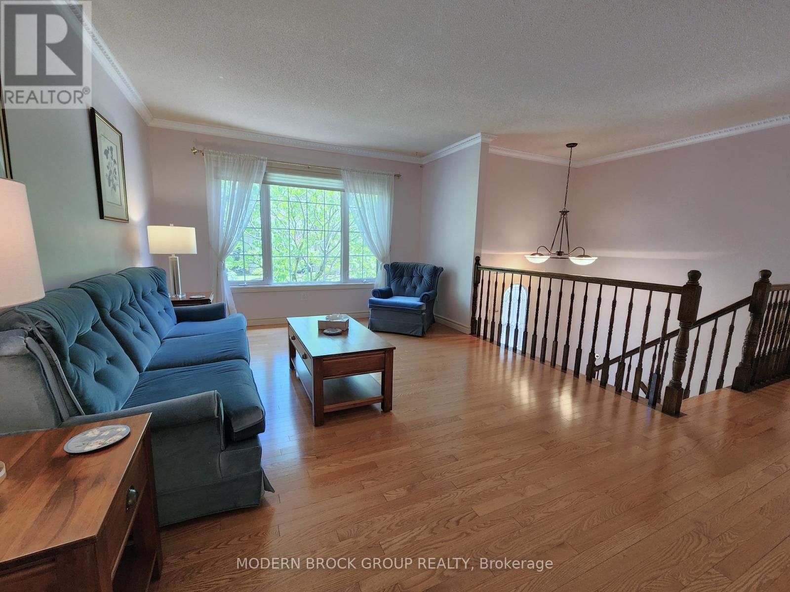 382 PEARL STREET W - 8
