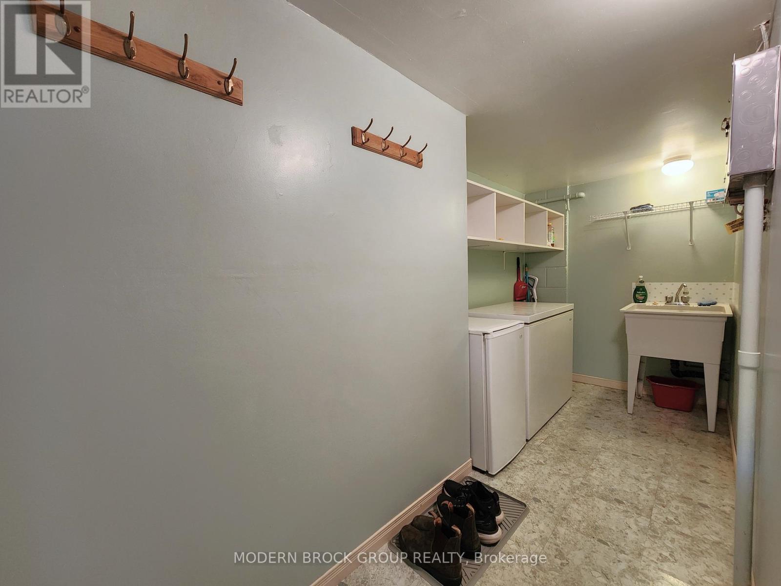382 PEARL STREET W - 45