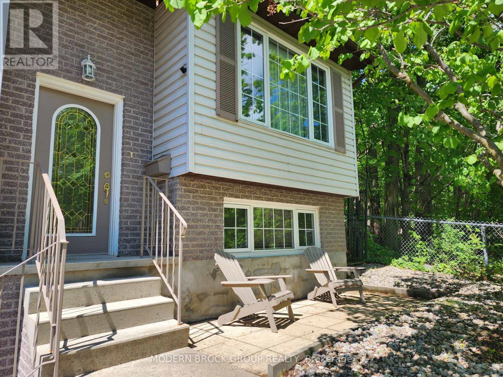 382 PEARL STREET W - 5