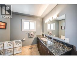 3651 Carnation Drive, Trail, BC V1R2W5 Photo 17