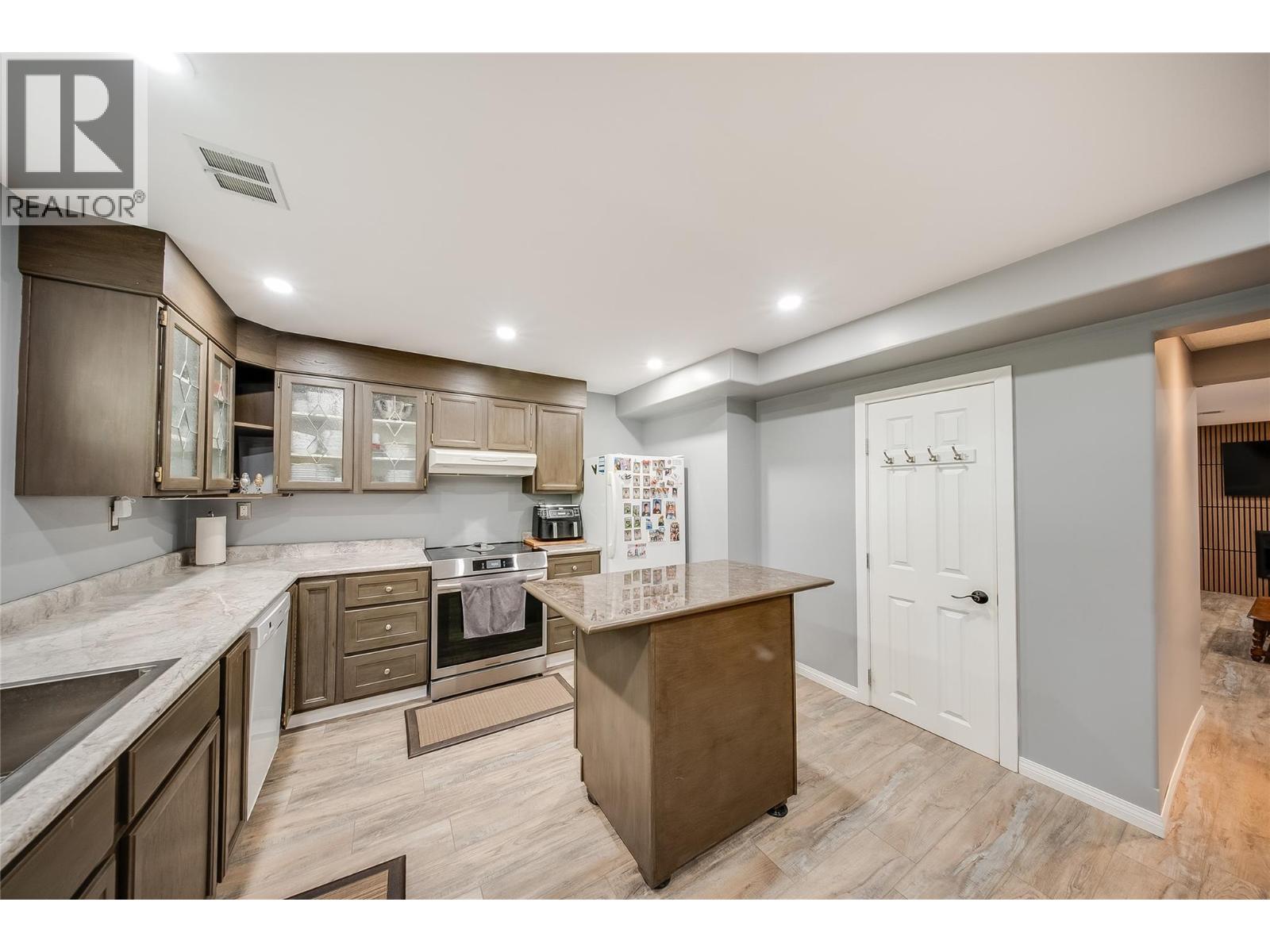 3651 Carnation Drive - 27
