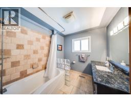 Kitchen - 3651 Carnation Drive, Trail, BC V1R2W5 Photo 16