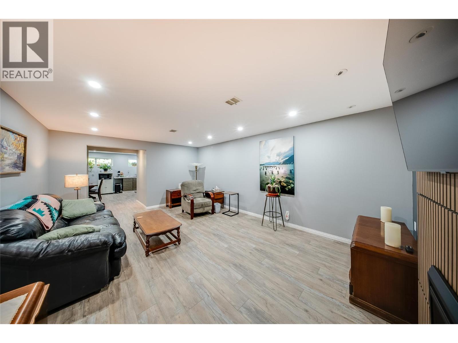 3651 Carnation Drive - 34