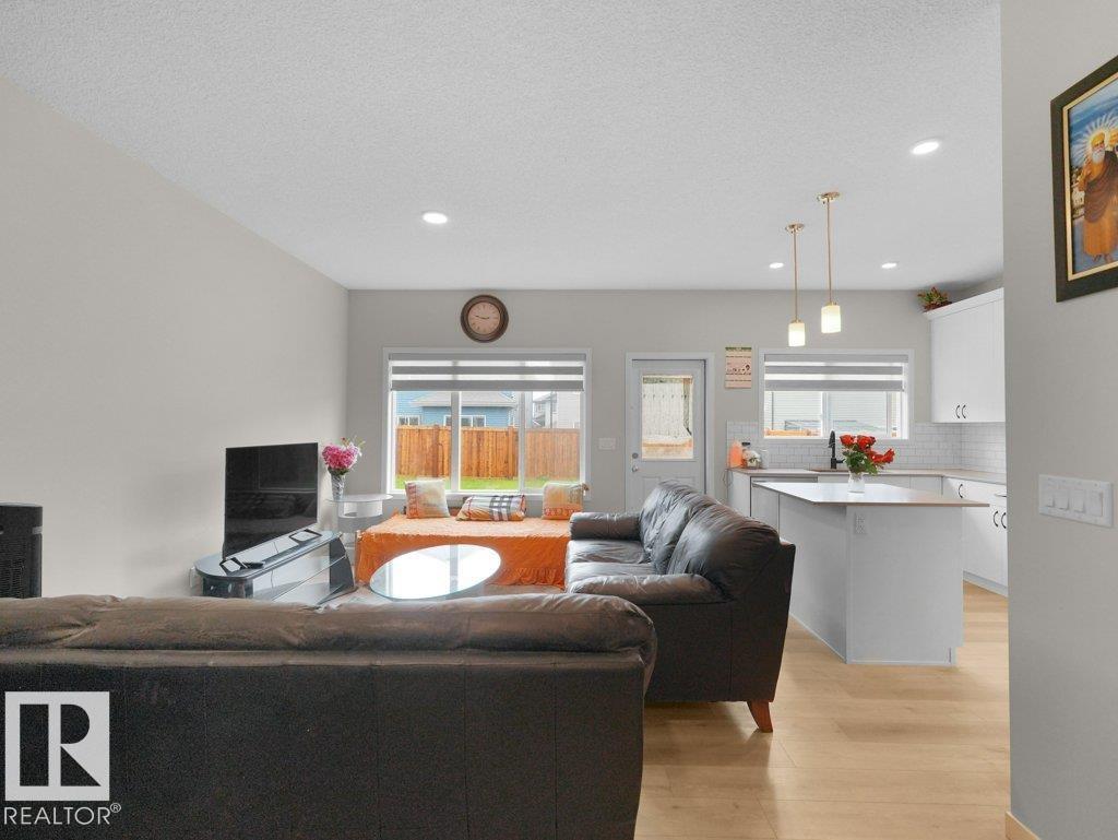 2039 13 AV NW — photo 14