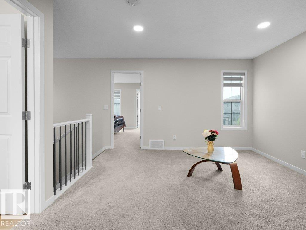 2039 13 AV NW — photo 32