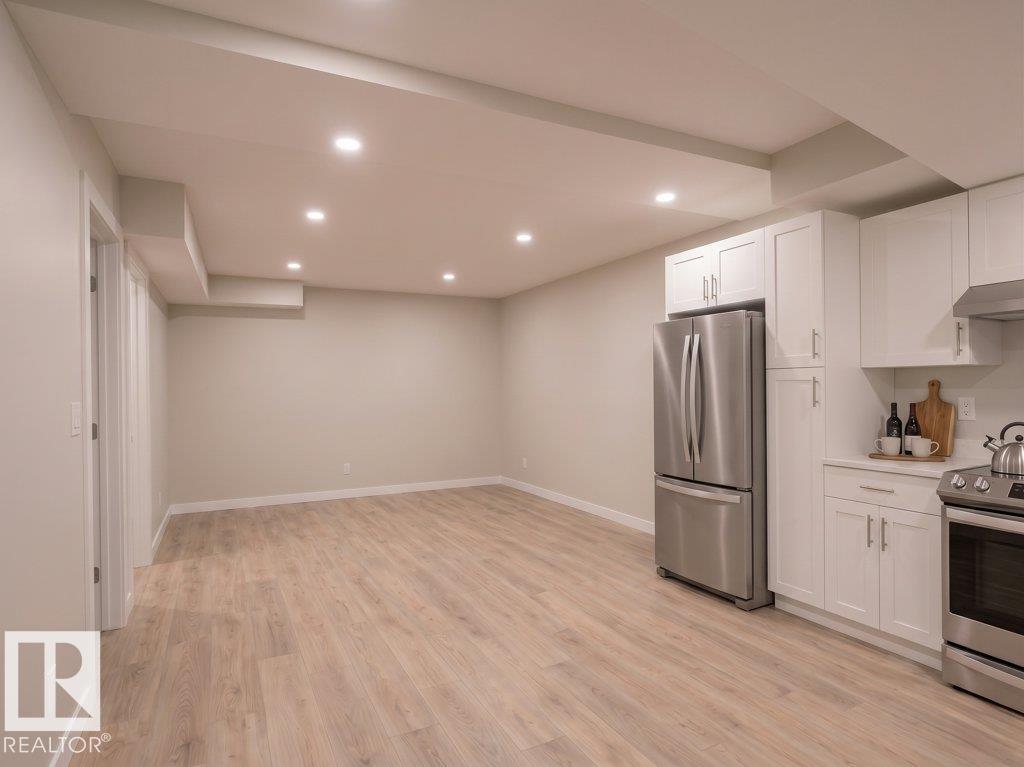 2039 13 AV NW — photo 41