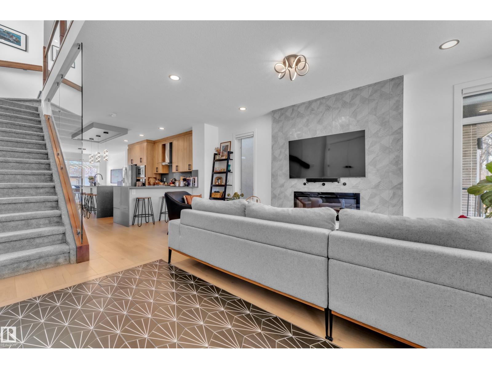 10227 146 ST NW - 17