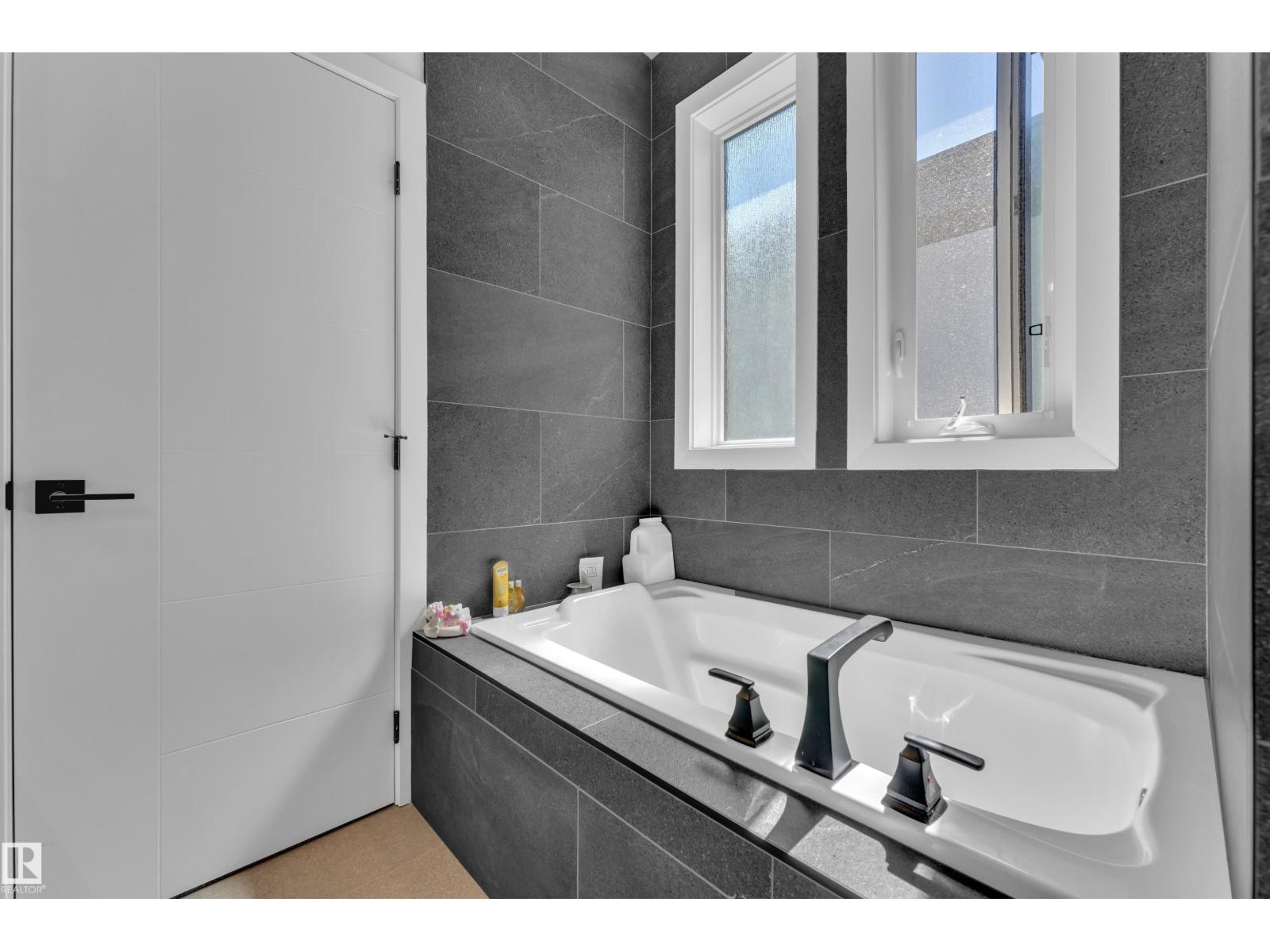 10227 146 ST NW - 41