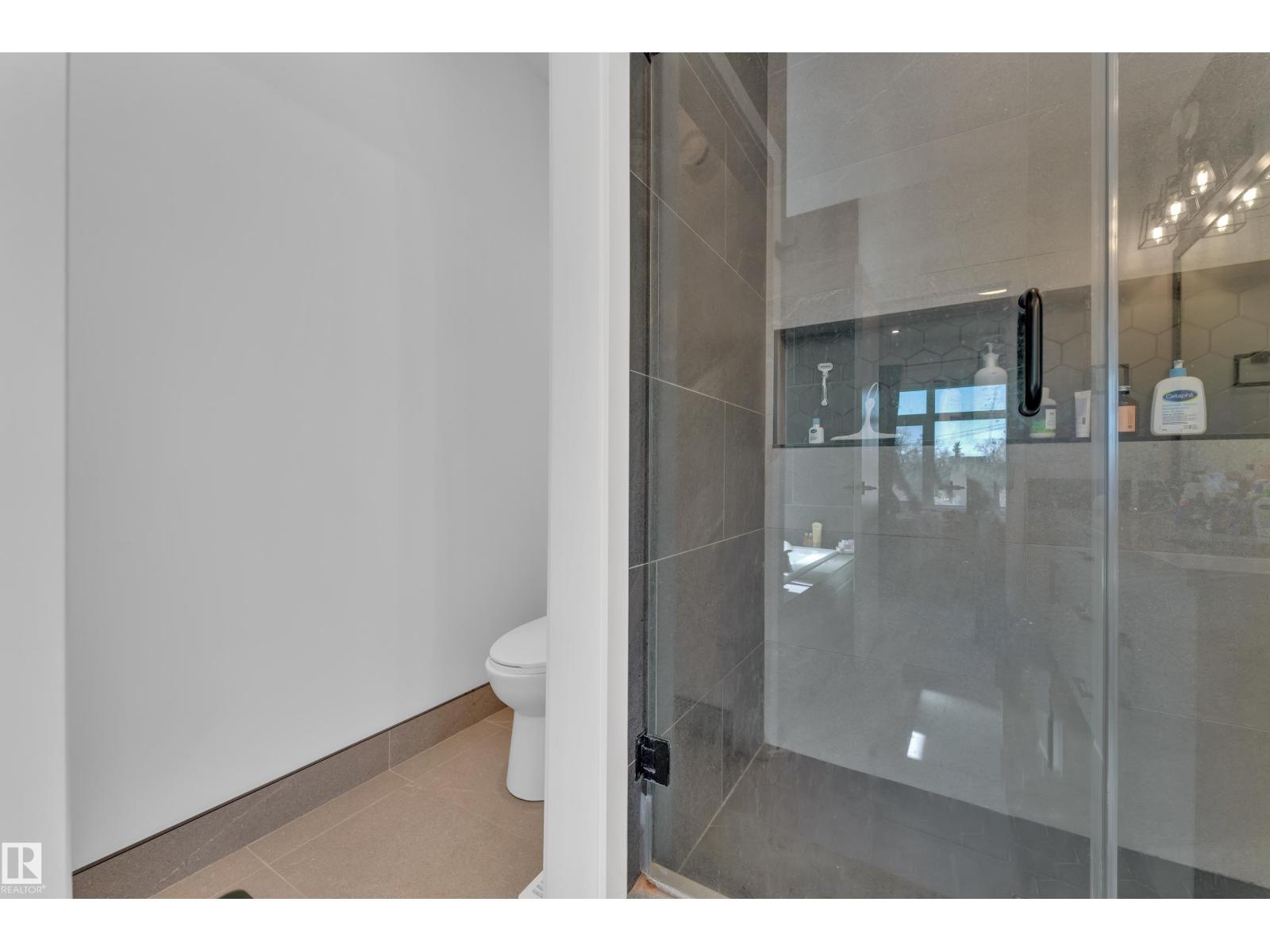 10227 146 ST NW - 40