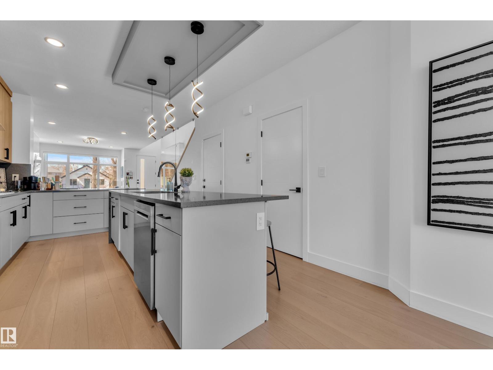 10227 146 ST NW - 27
