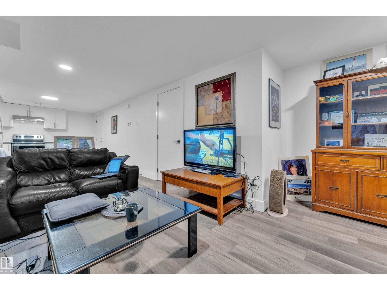 10227 146 ST NW - 53