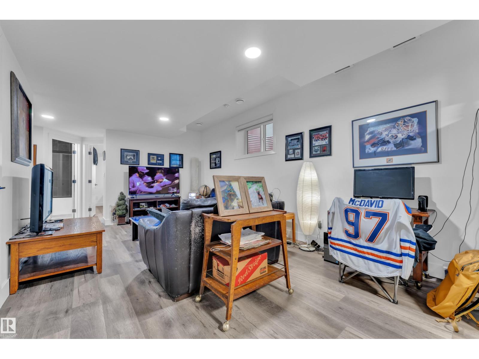 10227 146 ST NW - 52