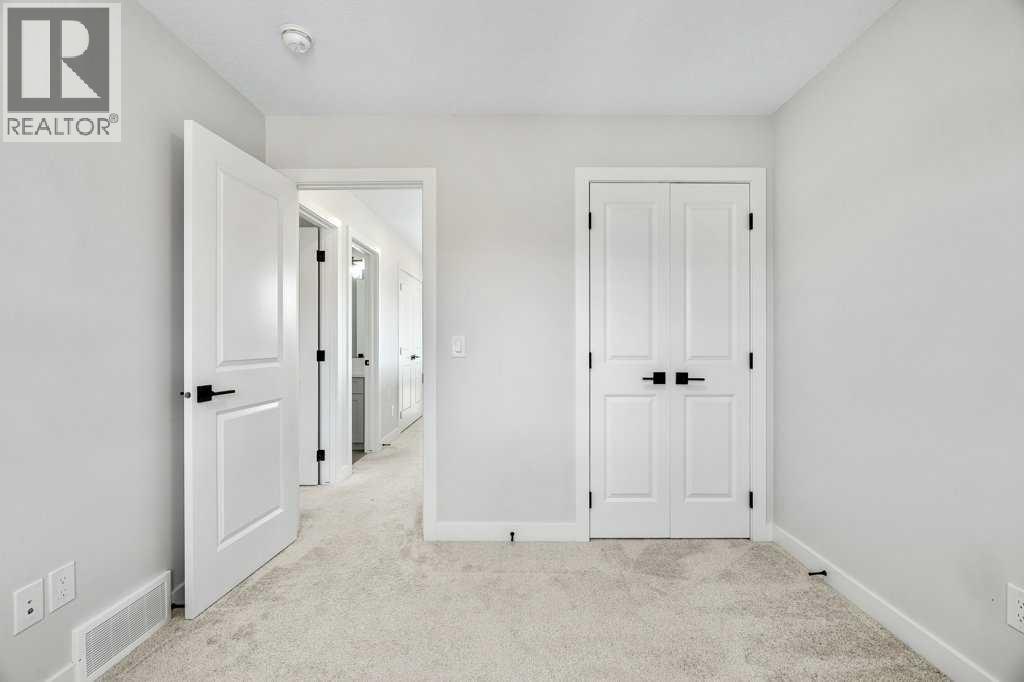 8 Bergamot Street - 27