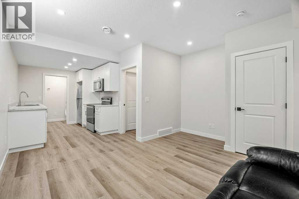 8 Bergamot Street - 31