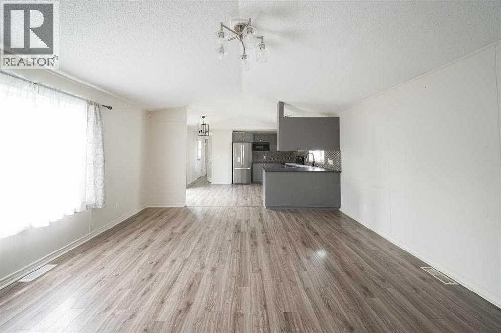 101 Hoehne Street — photo 7