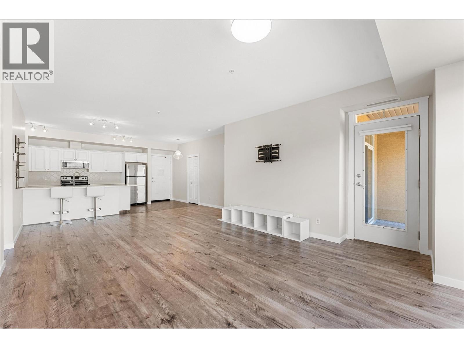 #303 3550 Woodsdale Road - 5