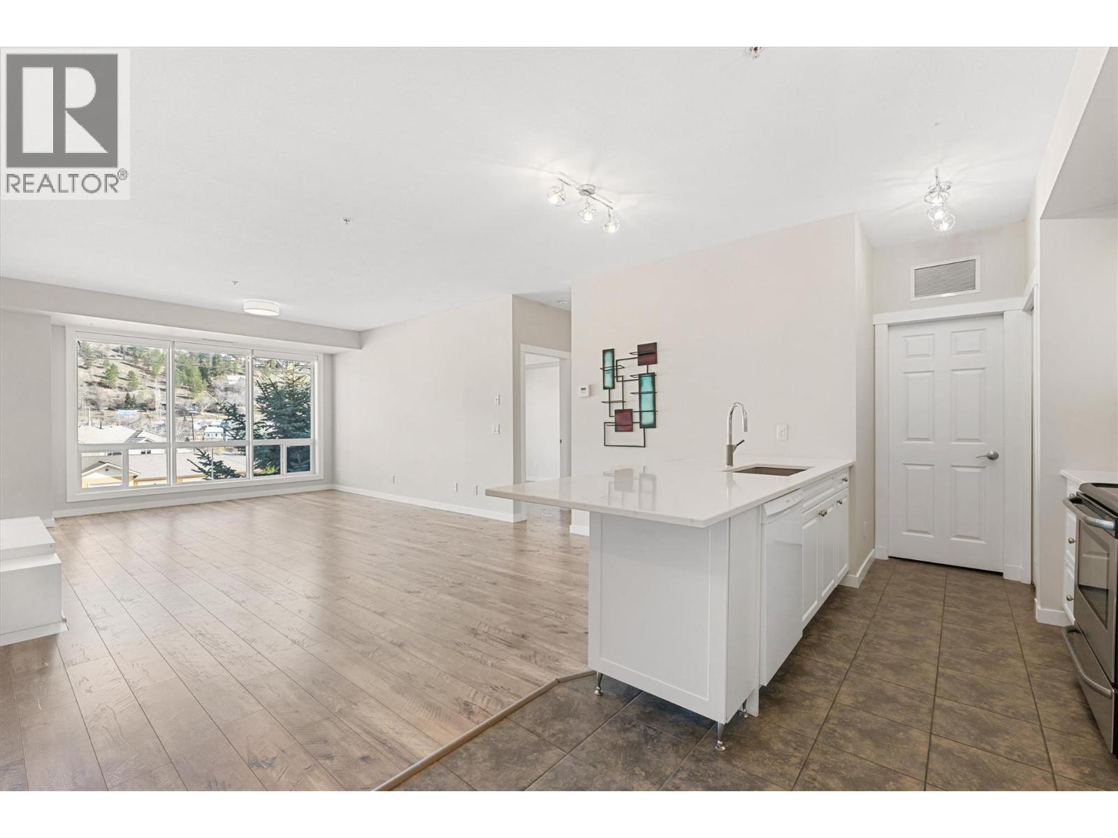 #303 3550 Woodsdale Road - 4