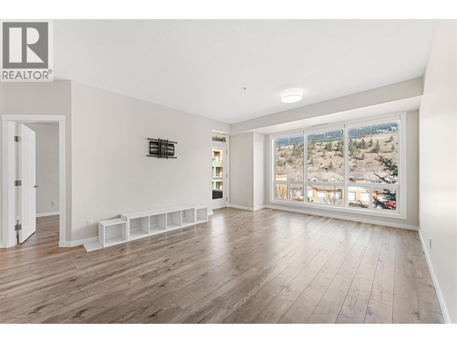 #303 3550 Woodsdale Road - 6