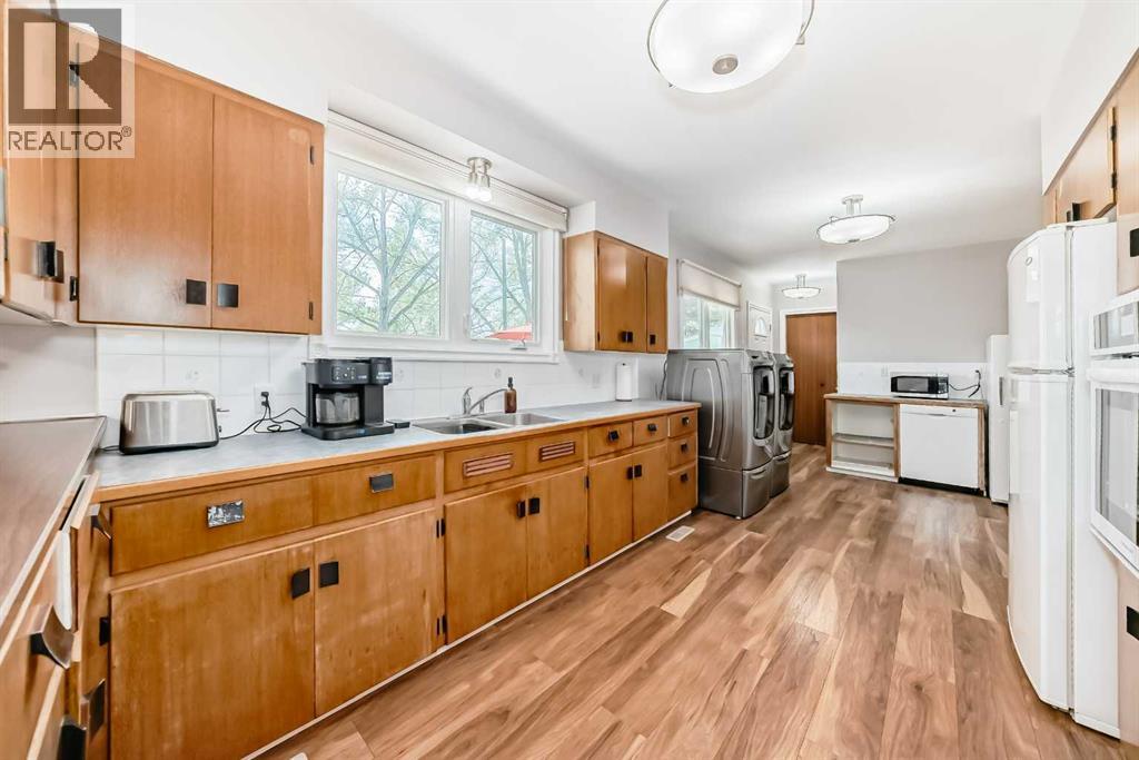 2121 Westview Crescent — photo 9