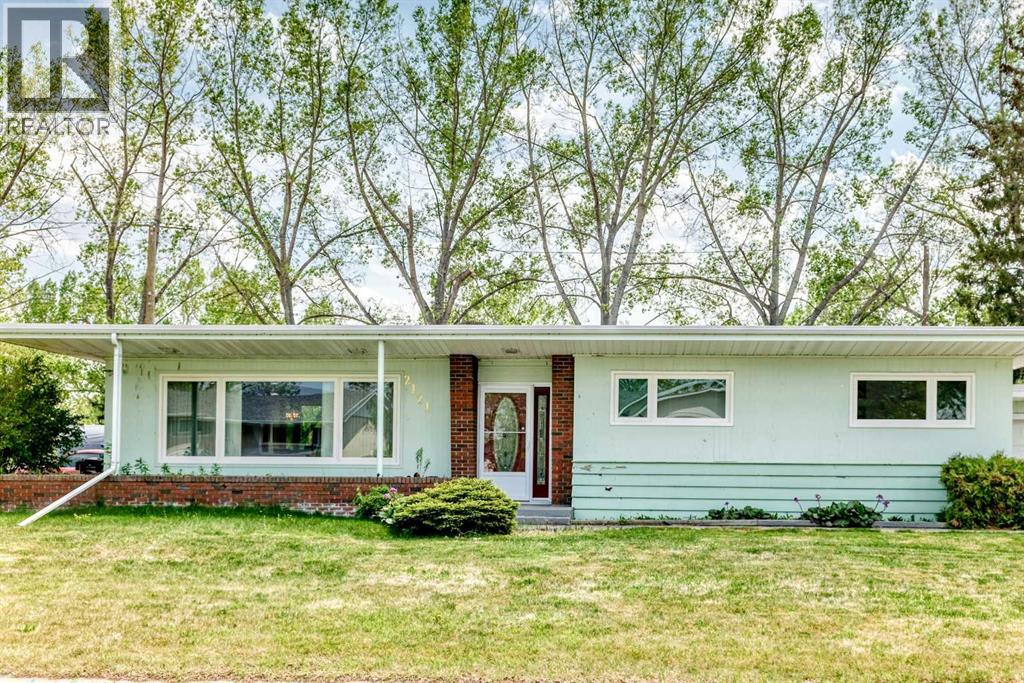 2121 Westview Crescent - photo 2